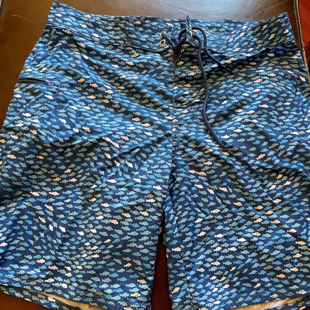 Men’s Vineyard Vines swim trunks